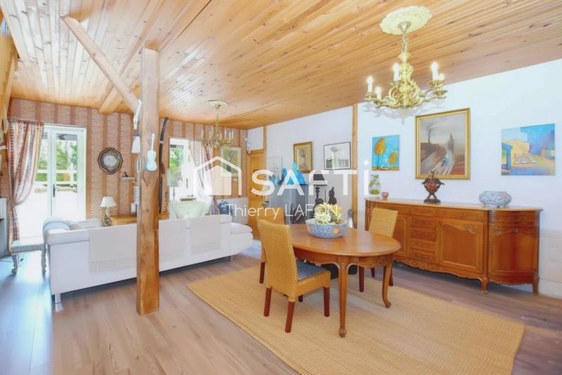 Maison - 200 m² - 8 pièces