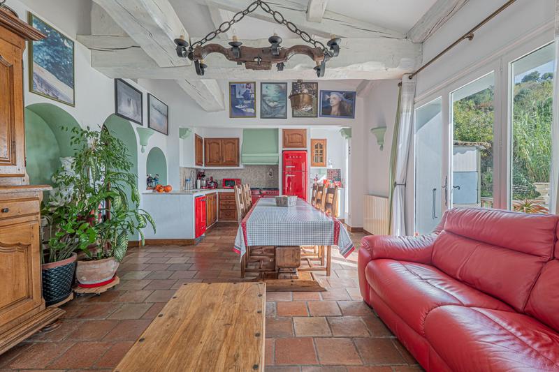 Maison - 205 m² - 6 pièces