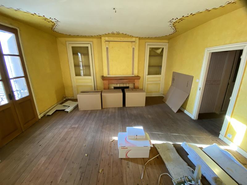 Maison traditionnelle - 232 m² - 8 pièces