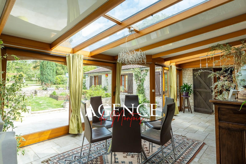 Maison - 203 m² - 7 pièces
