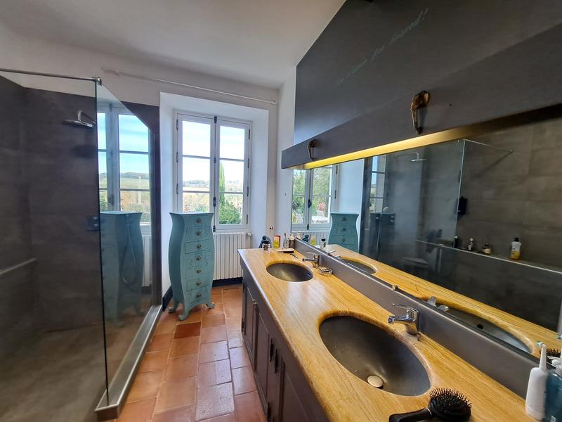 Maison - 557 m² - 16 pièces