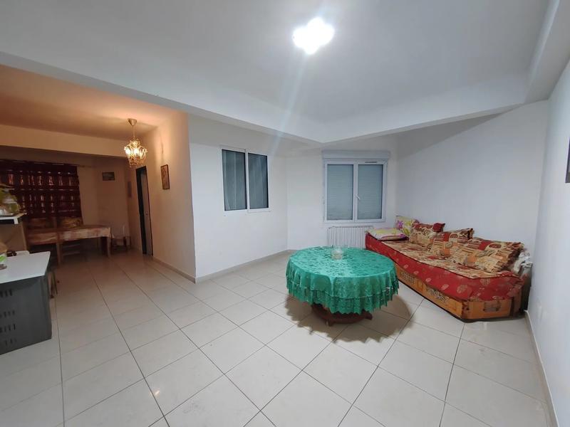 Maison - 300 m² - 16 pièces