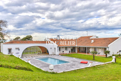 Maison - 221 m² - 7 pièces