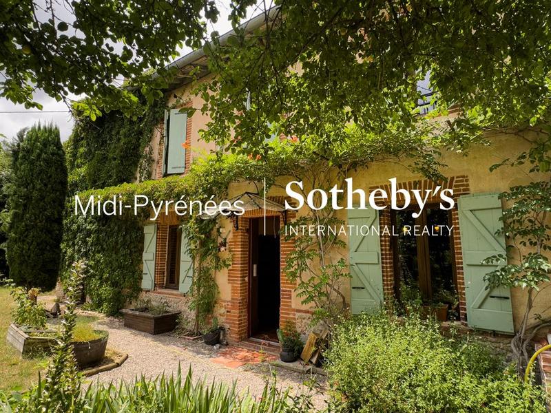 Maison - 185 m² - 9 pièces