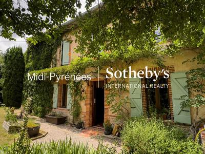 Maison - 185 m² - 9 pièces