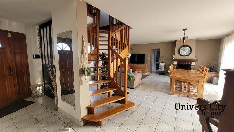 Maison traditionnelle - 160 m² - 6 pièces