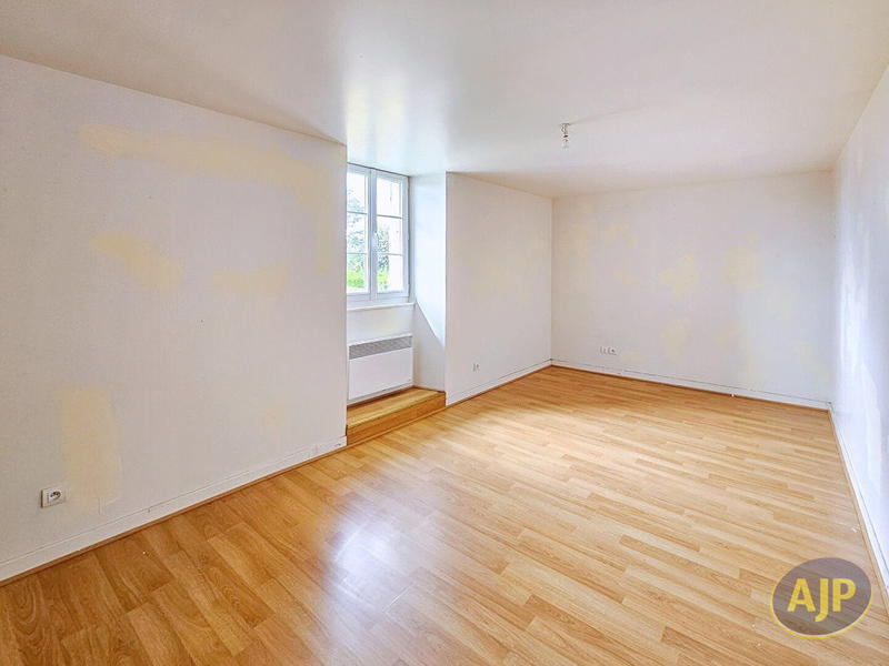 Maison - 313 m² - 13 pièces