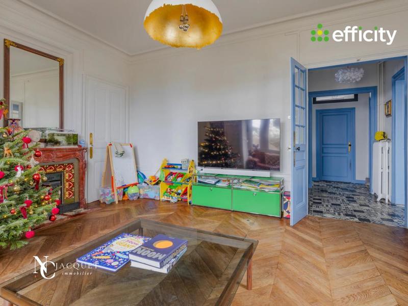 Demeure - 207 m² - 9 pièces