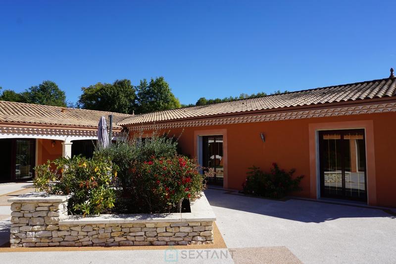 Maison d'architecte - 480 m² - 8 pièces