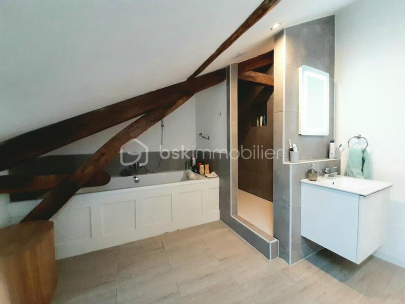 Maison - 304 m² - 12 pièces