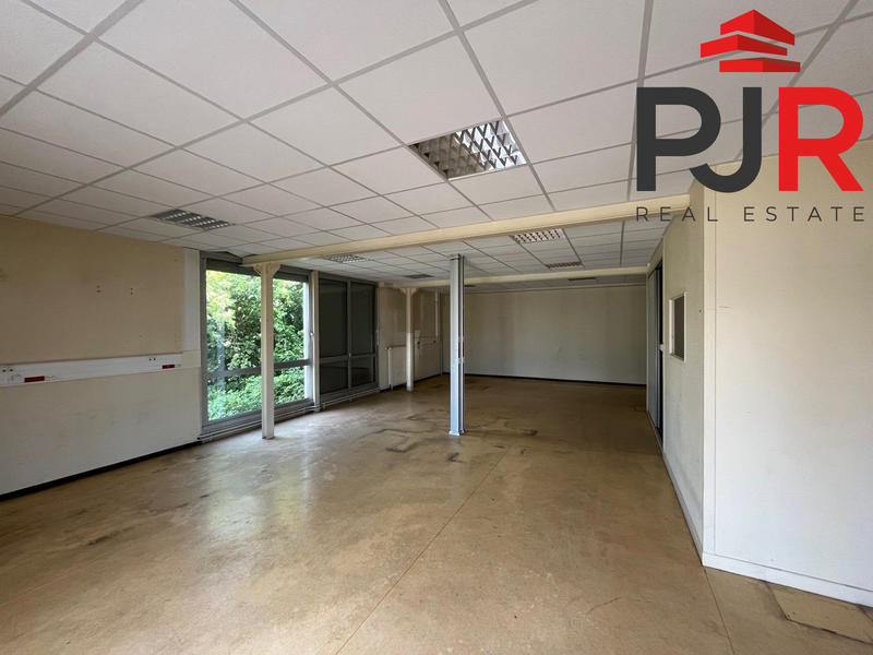 Local d'activités - 766 m²