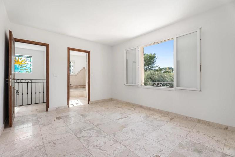 Maison - 205 m² - 5 pièces