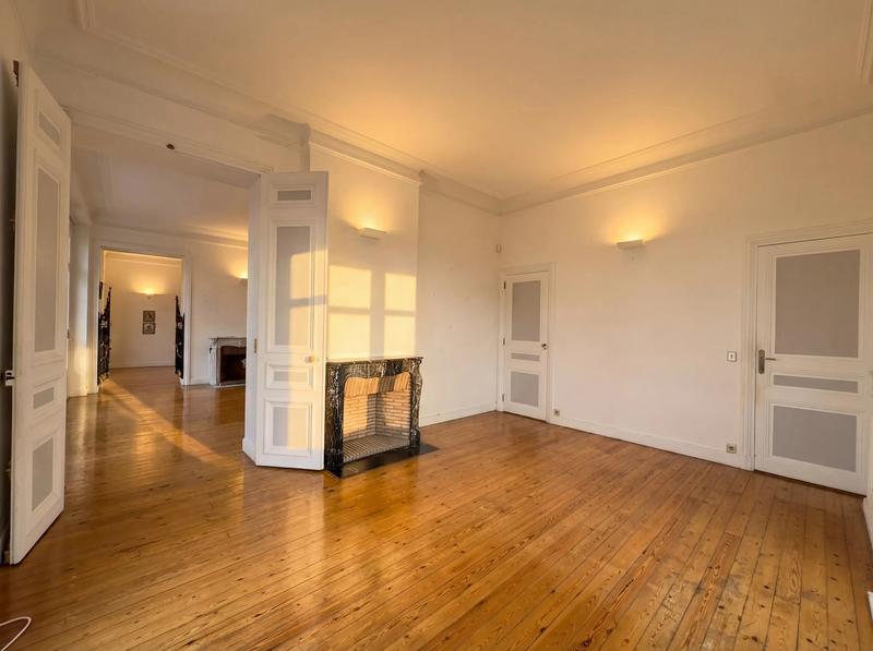 Appartement - 239 m² - 6 pièces