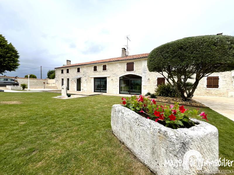 Maison - 380 m² - 9 pièces