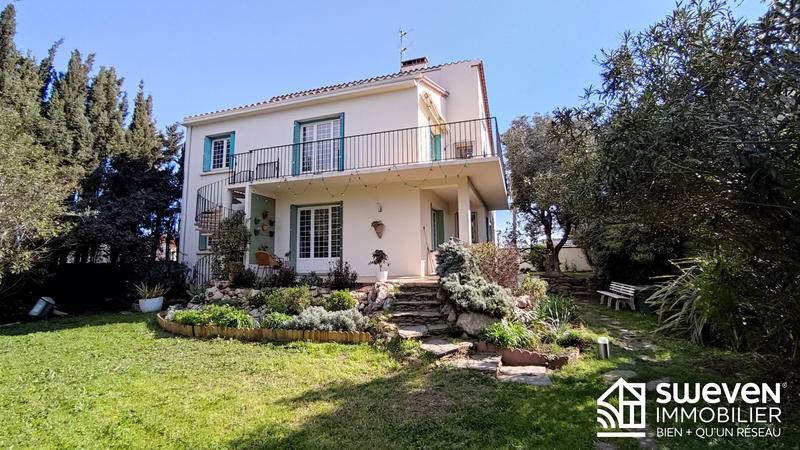 Maison traditionnelle - 220 m² - 7 pièces