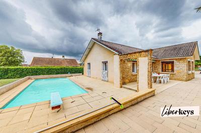 Propriété - 223 m² - 10 pièces