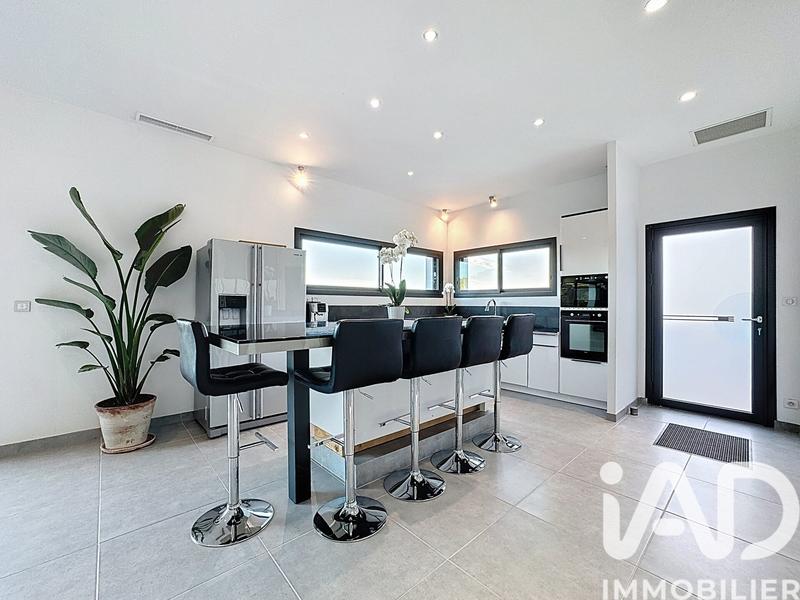 Maison - 207 m² - 8 pièces