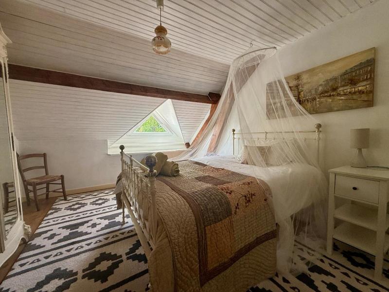 Propriété - 280 m² - 15 pièces