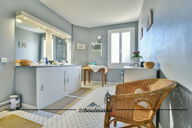 Maison - 196 m² - 8 pièces