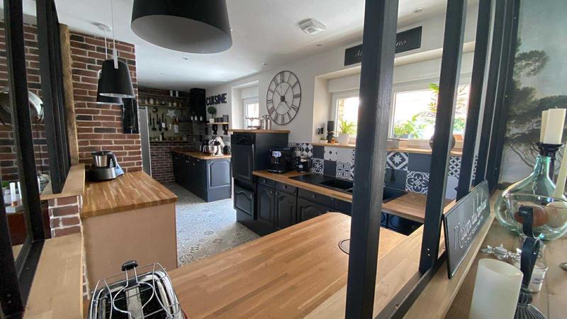 Maison - 266 m² - 9 pièces