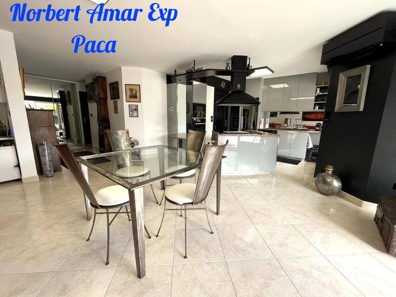 Appartement - 100 m² - 5 pièces