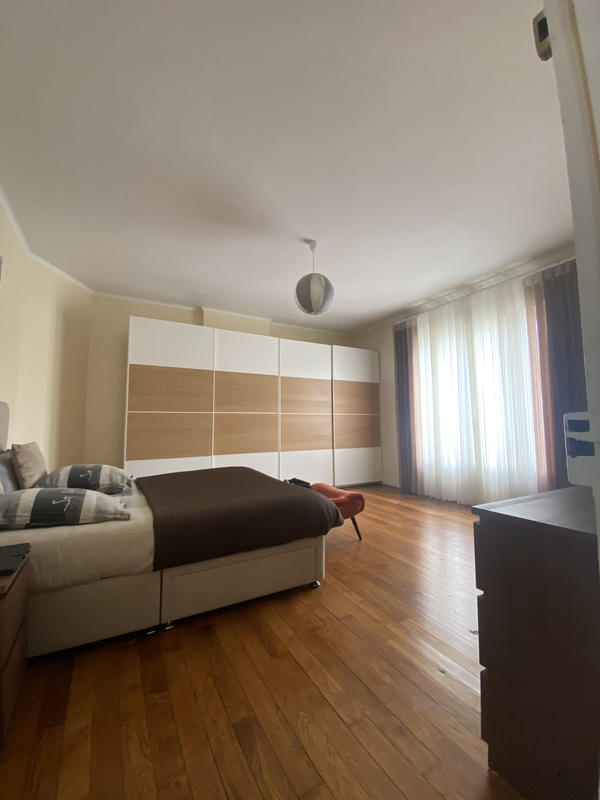 Maison - 240 m² - 7 pièces