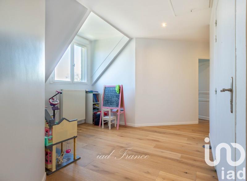 Maison - 230 m² - 8 pièces