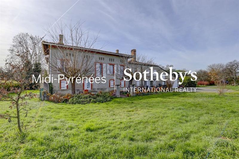 Maison - 232 m² - 6 pièces