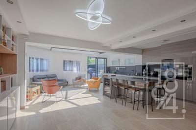 Maison - 123 m² - 5 pièces