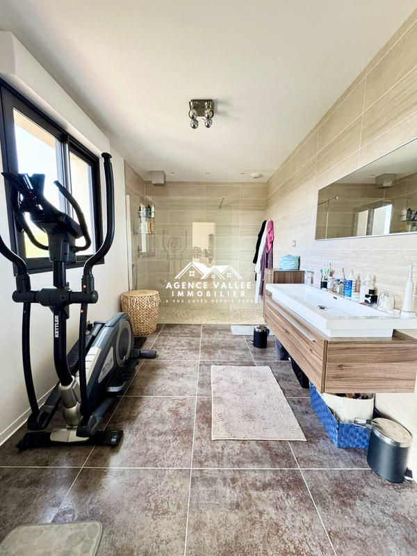 Maison - 280 m² - 8 pièces