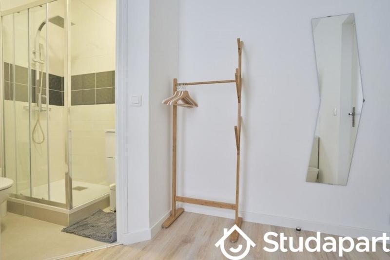 Chambre - 10 m² - 1 pièce