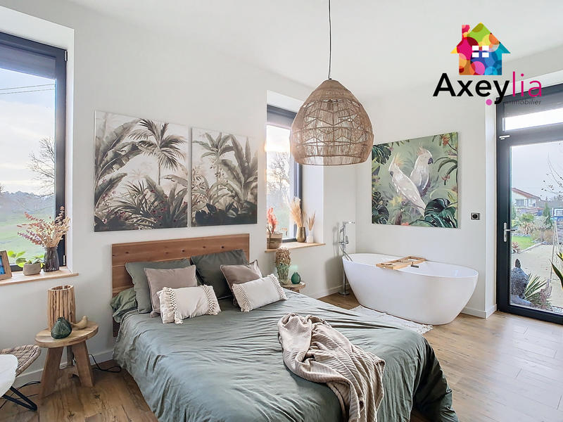 Propriété - 272 m² - 9 pièces