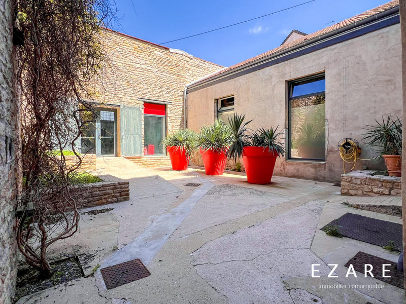 Maison - 596 m² - 9 pièces