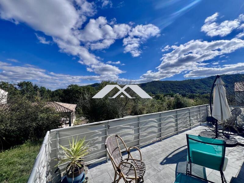 Maison - 102 m² - 4 pièces