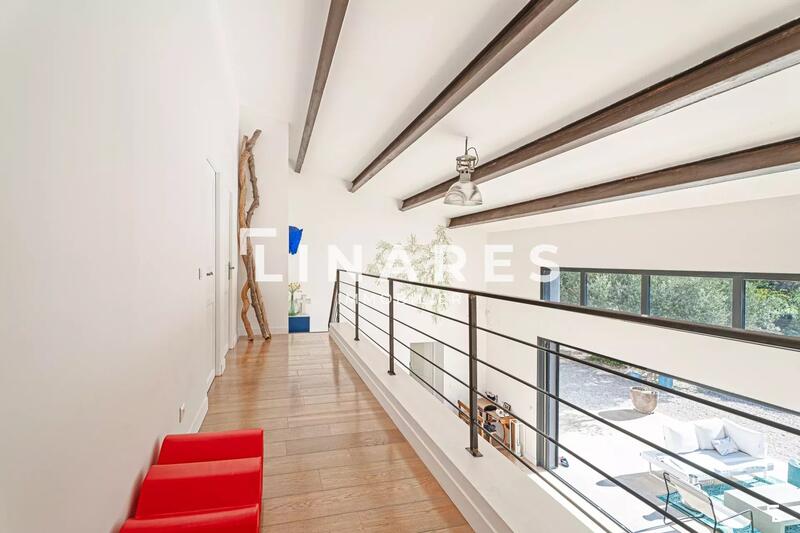 Maison - 305 m² - 8 pièces