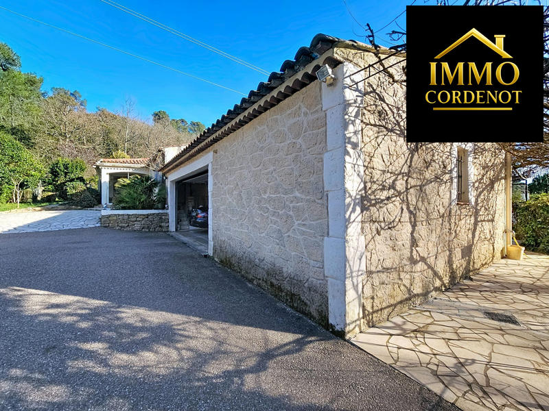 Villa - 250 m² - 6 pièces