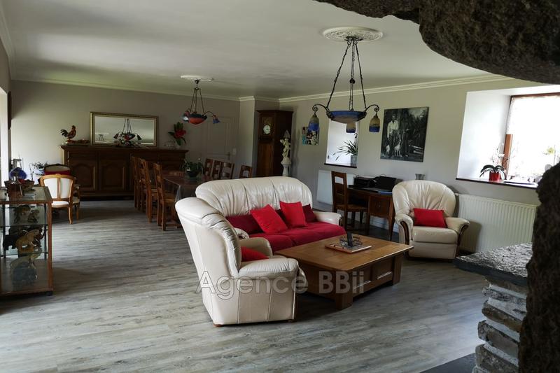 Maison - 217 m² - 8 pièces