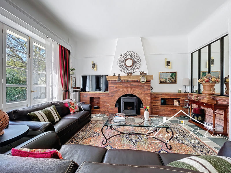 Propriété - 251 m² - 10 pièces