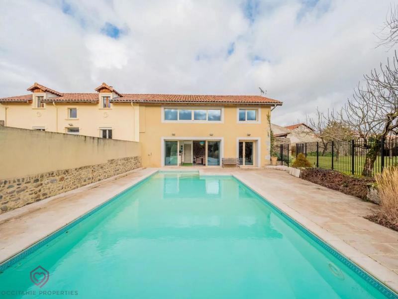 Propriété - 625 m² - 15 pièces