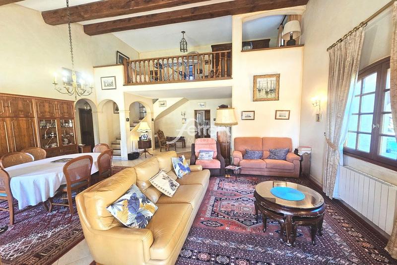 Maison - 186 m² - 7 pièces