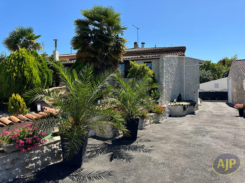 Maison - 195 m² - 7 pièces