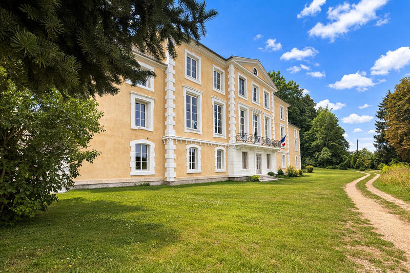Château - 900 m² - 35 pièces