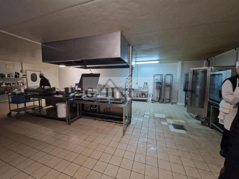 Entrepôt - 1 700 m²