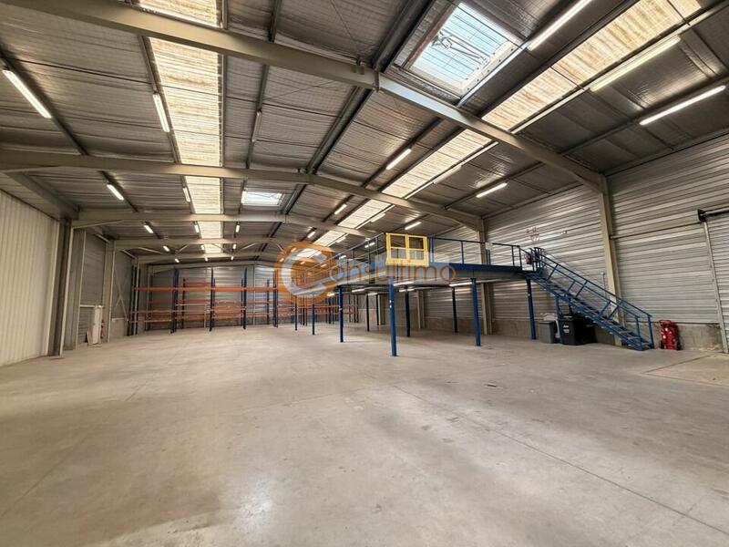 Local d'activité / Entrepôt - 1 500 m²