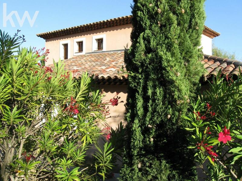 Maison provençale - 256 m² - 9 pièces