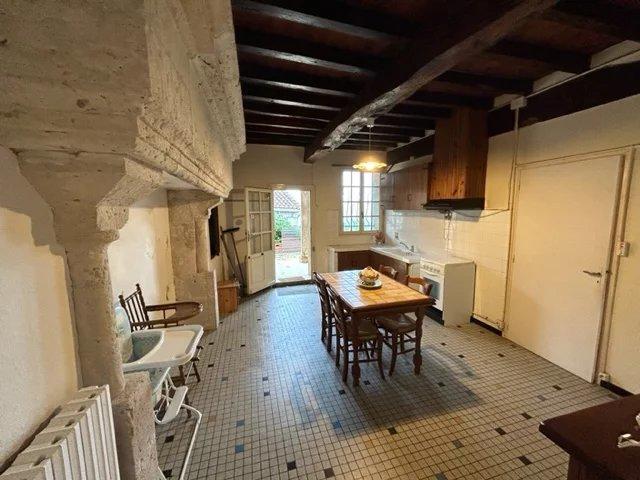 Propriété - 1 379 m² - 19 pièces