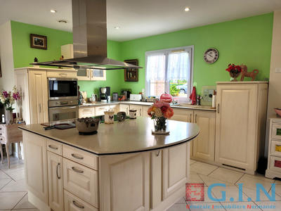 Maison - 235 m² - 8 pièces