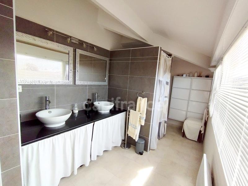 Appartement - 150 m² - 5 pièces