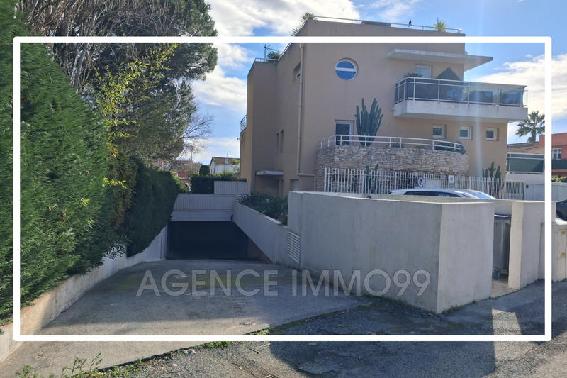 Parking / Garage - 13 m²