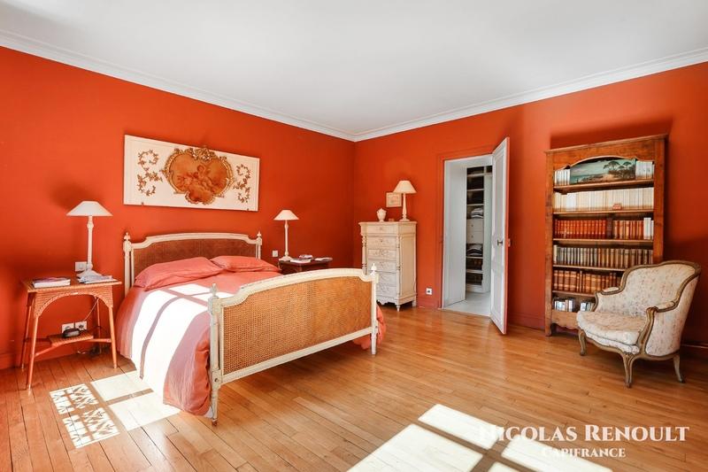 Maison - 250 m² - 8 pièces